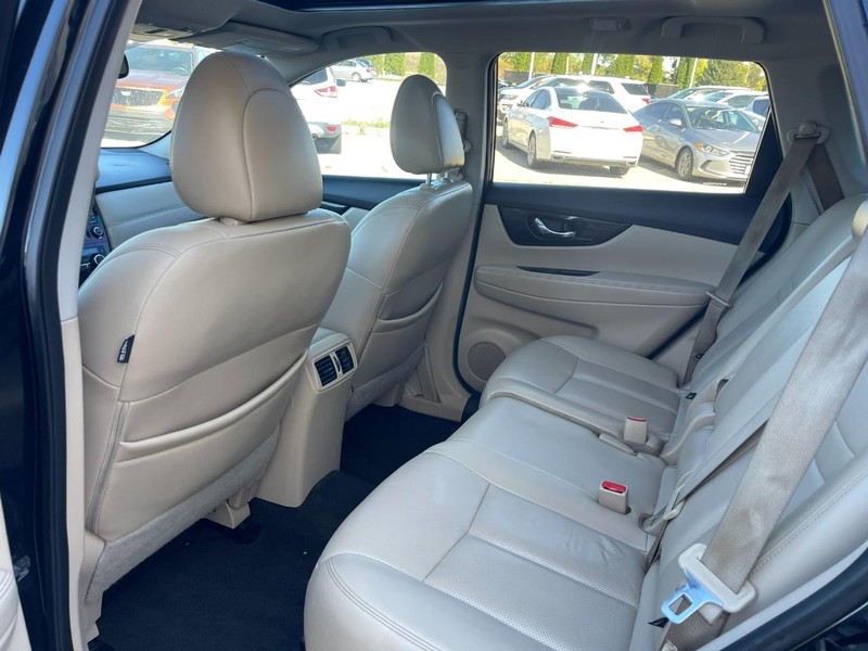 Nissan Rogue Vehicle Image 18