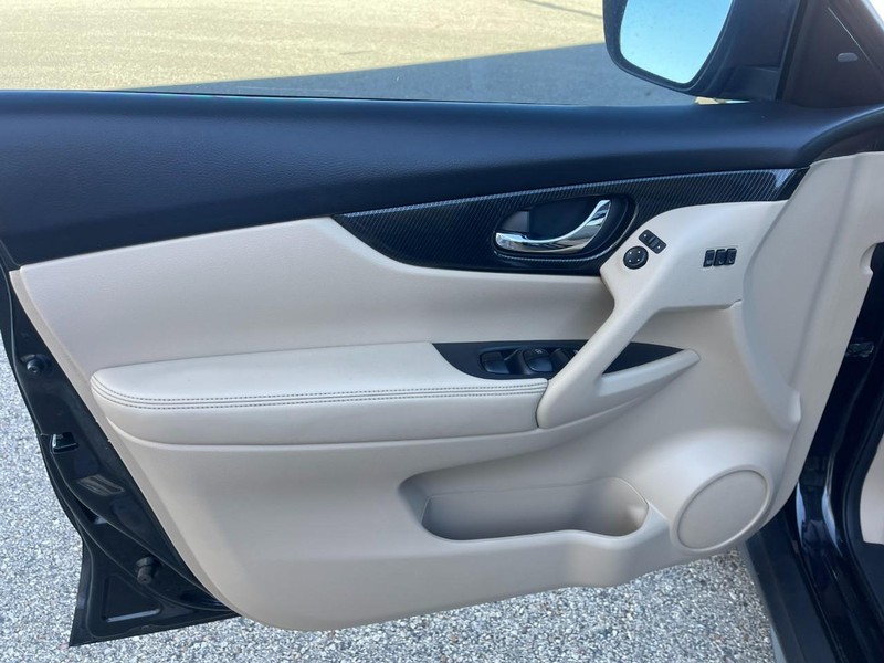 Nissan Rogue Vehicle Image 21