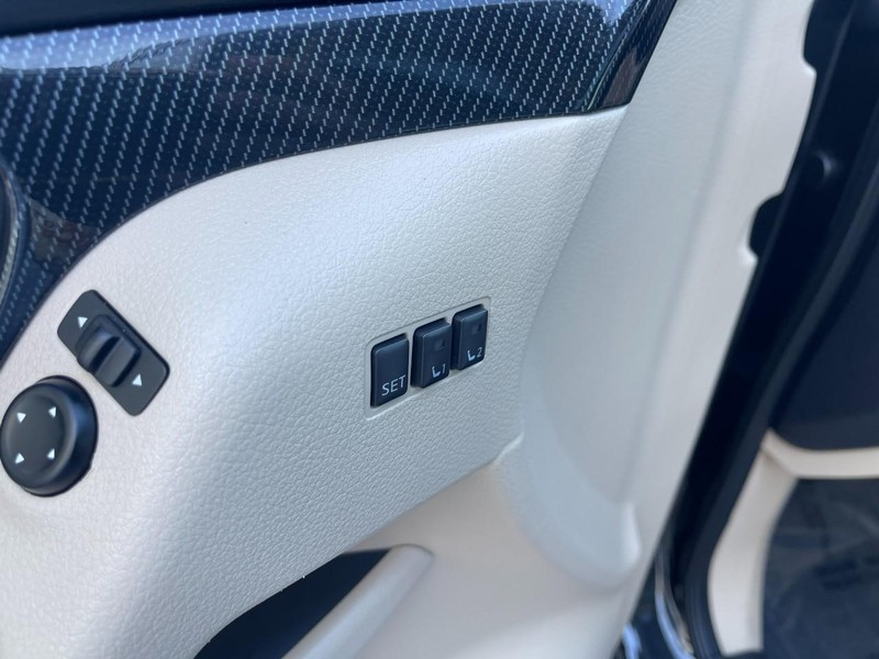 Nissan Rogue Vehicle Image 22