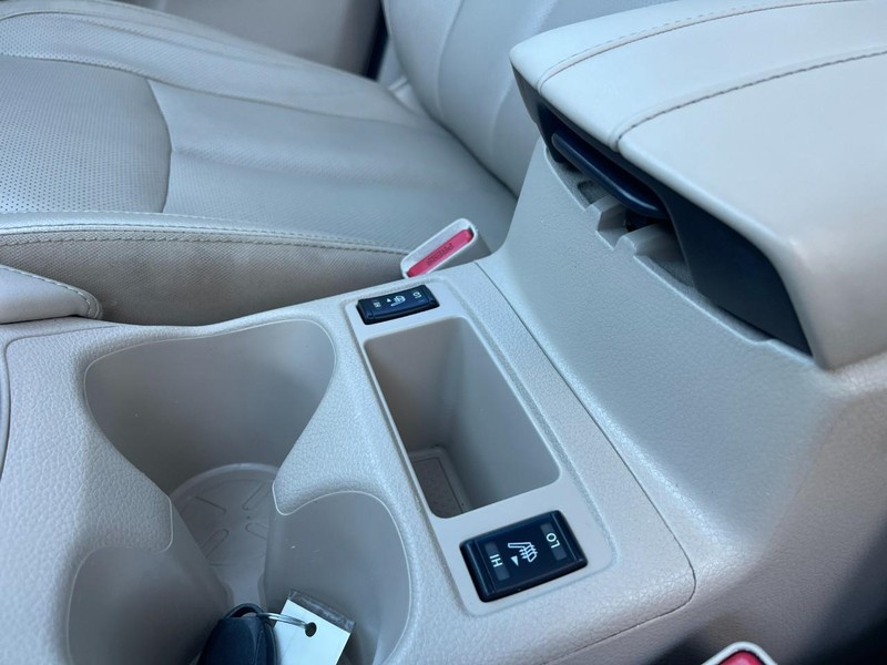 Nissan Rogue Vehicle Image 25