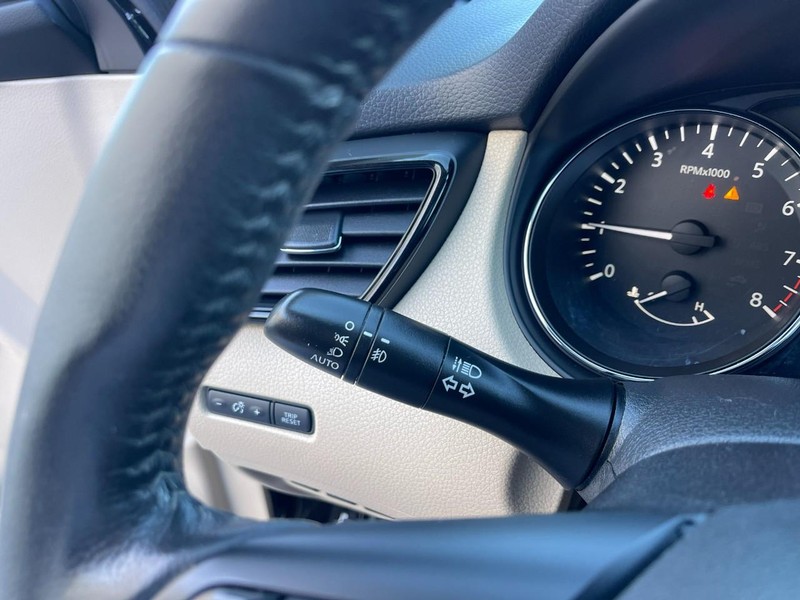 Nissan Rogue Vehicle Image 28