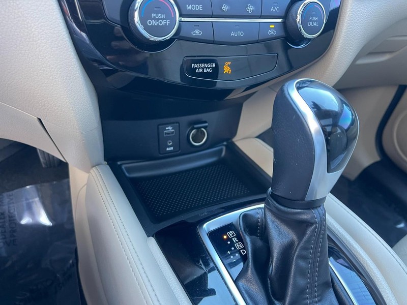 Nissan Rogue Vehicle Image 31