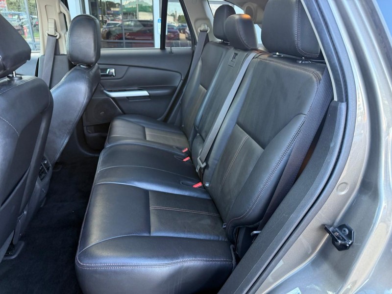 Ford Edge Vehicle Image 11