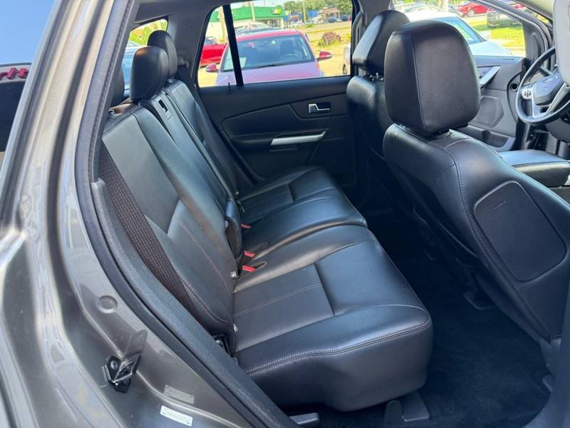 Ford Edge Vehicle Image 16