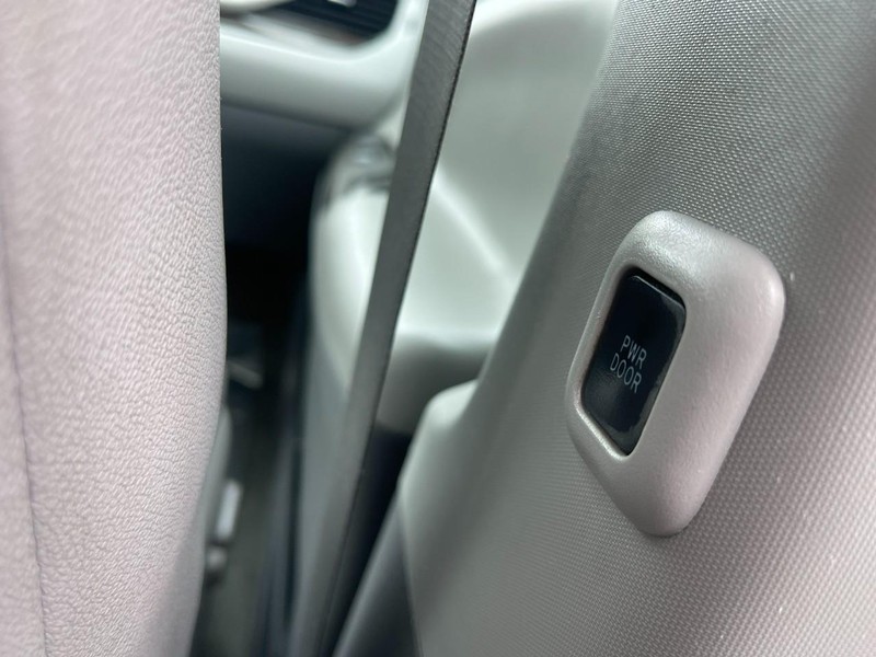 Toyota Sienna Vehicle Image 11