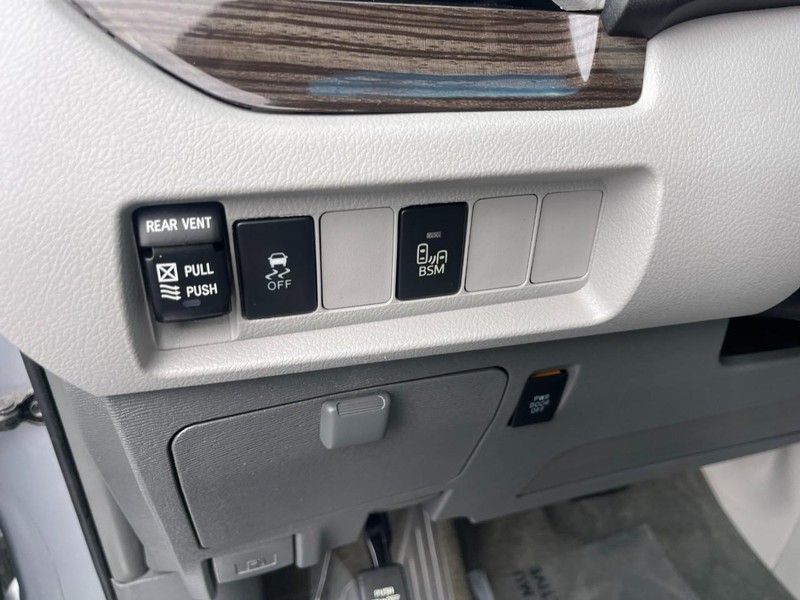 Toyota Sienna Vehicle Image 15