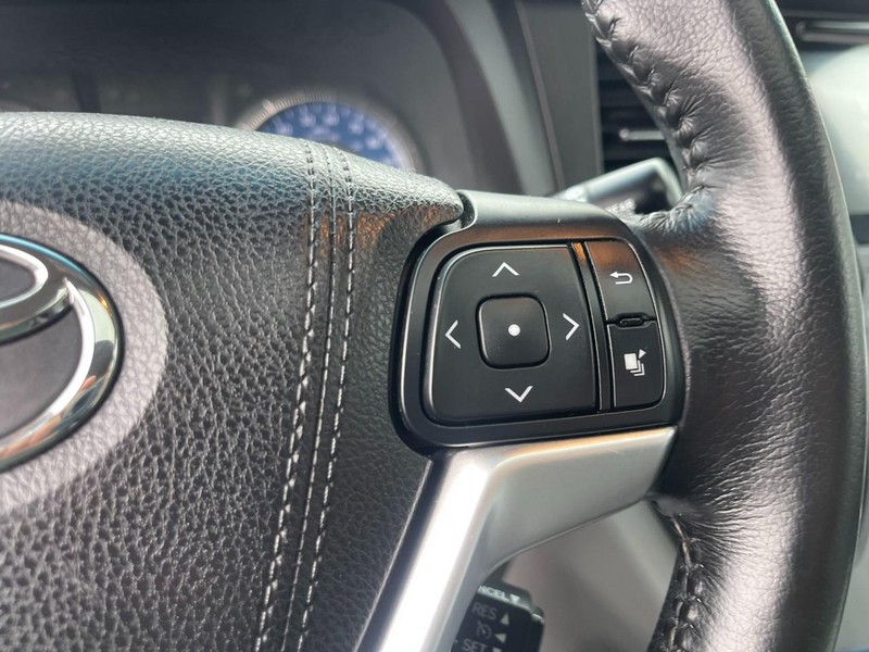 Toyota Sienna Vehicle Image 18