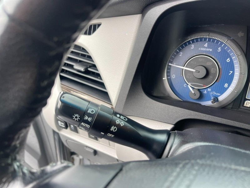 Toyota Sienna Vehicle Image 19