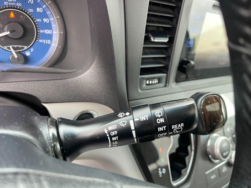 Toyota Sienna Vehicle Image 20