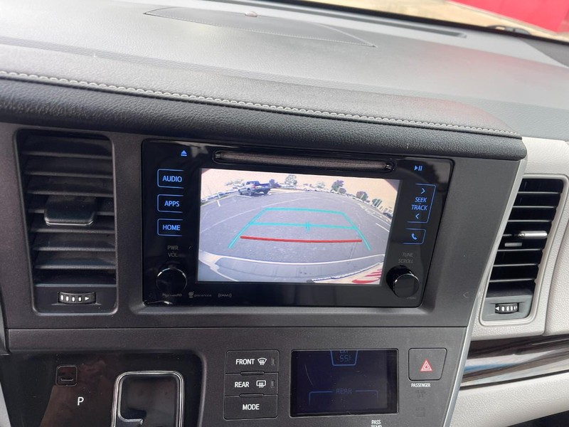 Toyota Sienna Vehicle Image 23