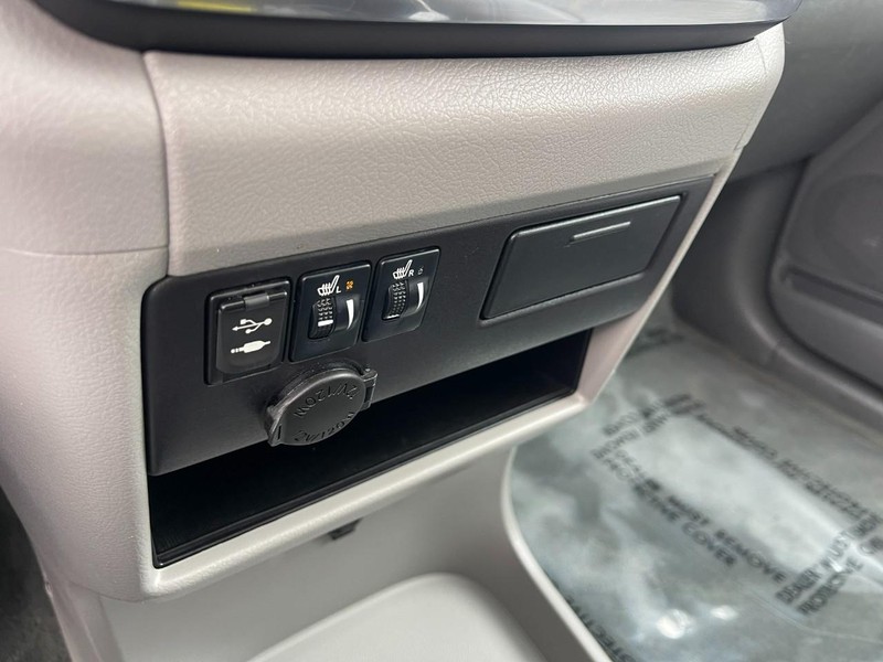 Toyota Sienna Vehicle Image 24