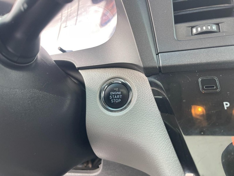 Toyota Sienna Vehicle Image 25