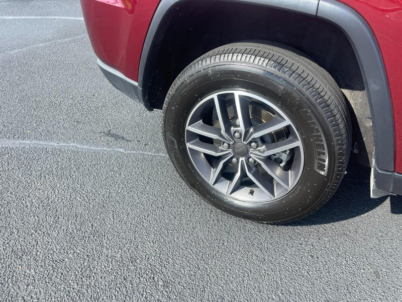 Jeep Grand Cherokee WK Vehicle Image 08