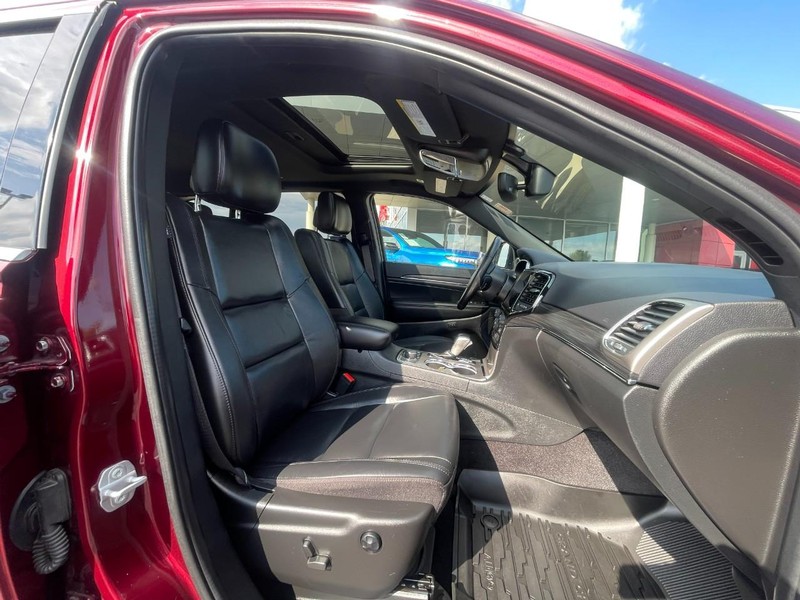 Jeep Grand Cherokee WK Vehicle Image 11