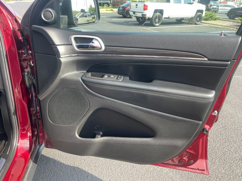 Jeep Grand Cherokee WK Vehicle Image 12