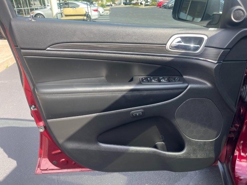 Jeep Grand Cherokee WK Vehicle Image 21