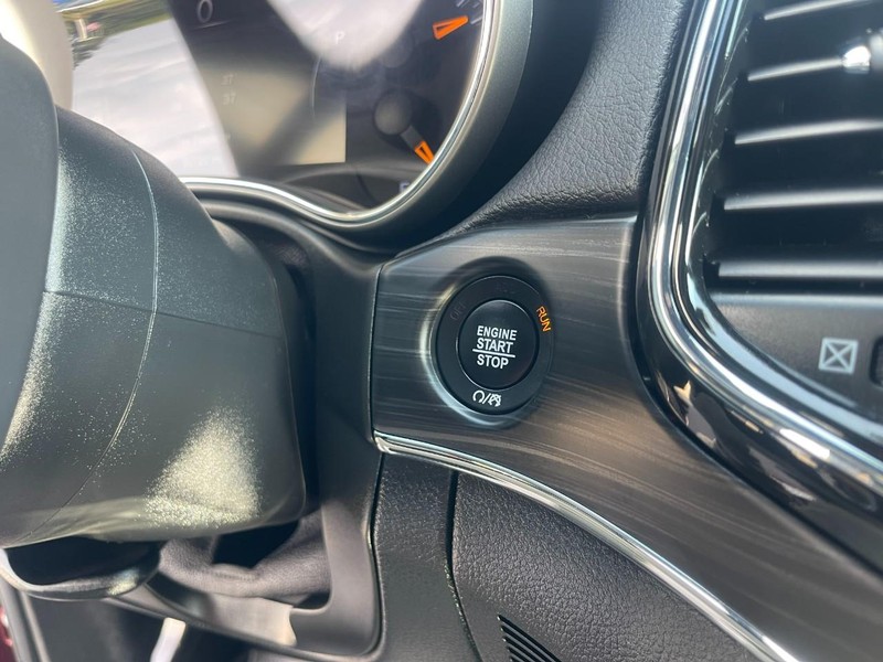 Jeep Grand Cherokee WK Vehicle Image 32