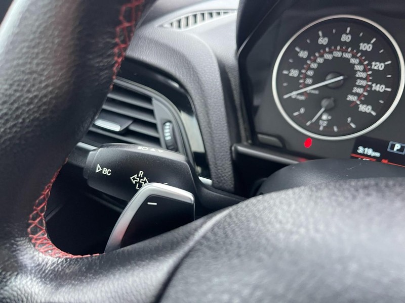 BMW 2 Series Vehicle Image 18