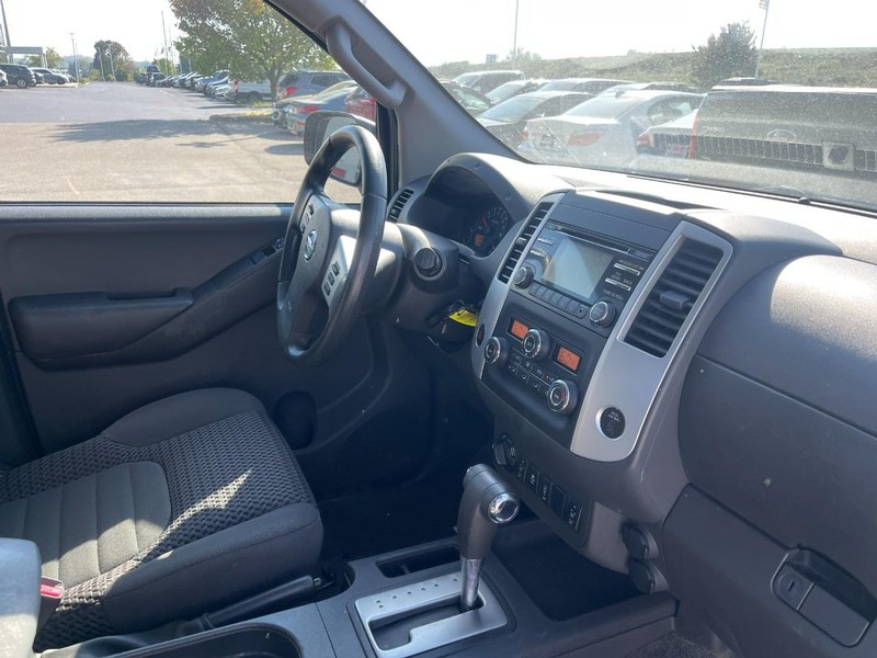 Nissan Frontier Vehicle Image 02