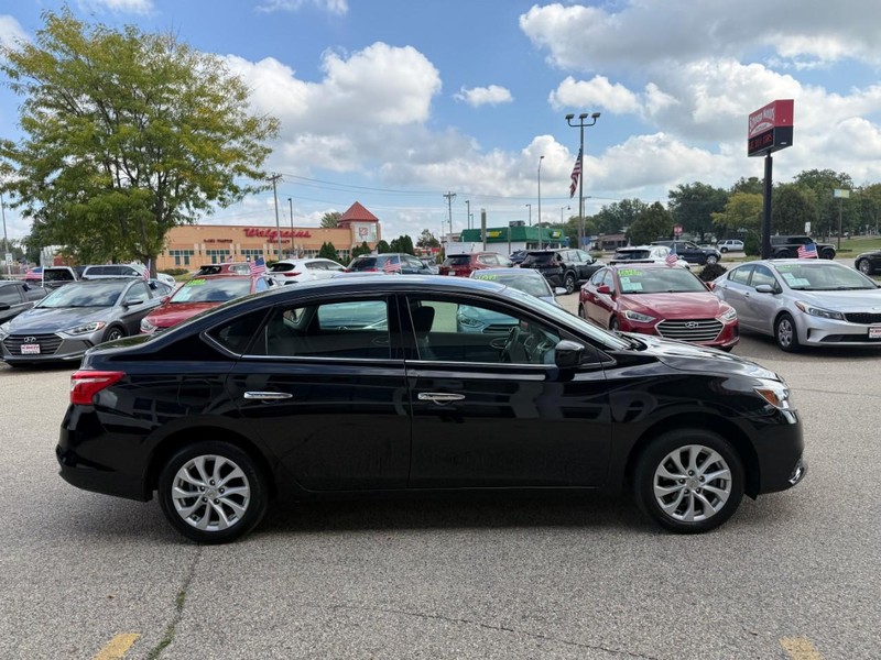 Nissan Sentra Vehicle Image 04