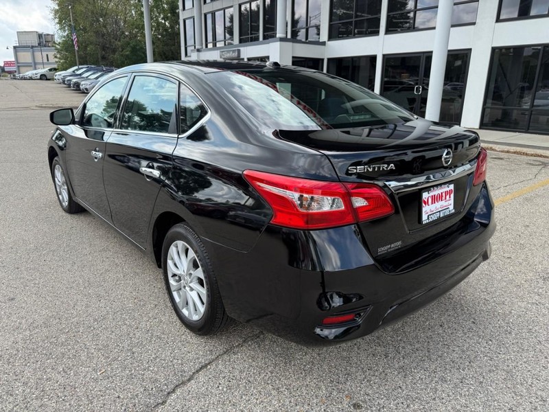 Nissan Sentra Vehicle Image 07