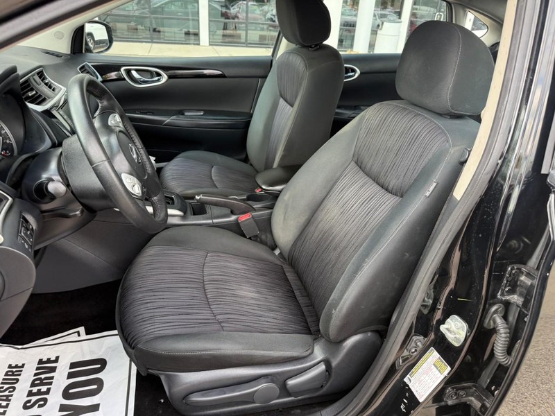Nissan Sentra Vehicle Image 09