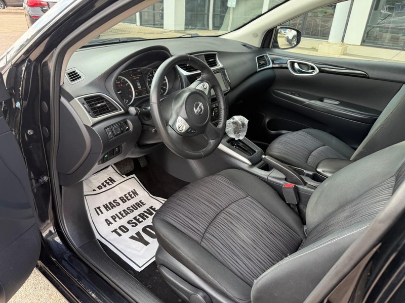Nissan Sentra Vehicle Image 10