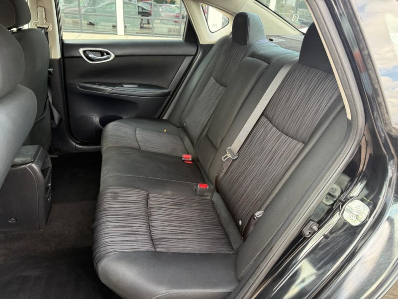 Nissan Sentra Vehicle Image 11