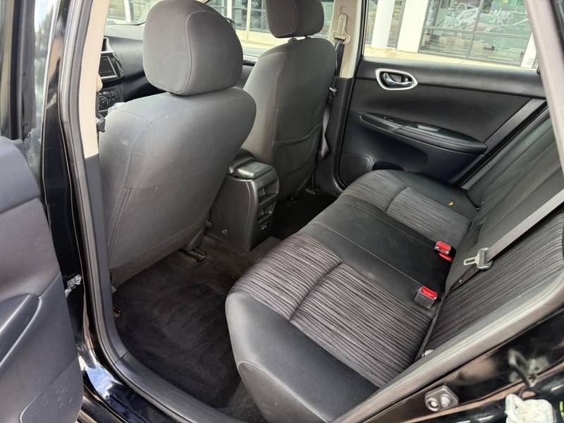 Nissan Sentra Vehicle Image 12