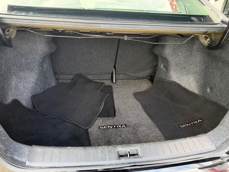 Nissan Sentra Vehicle Image 13