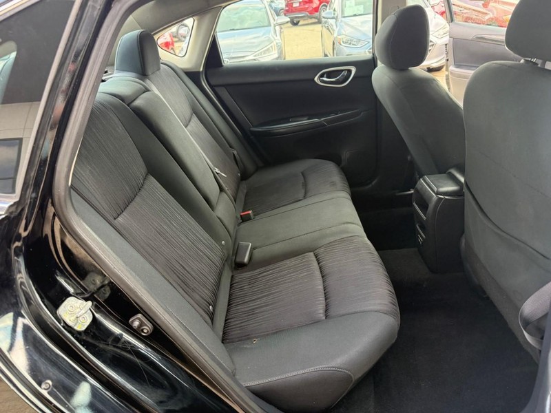 Nissan Sentra Vehicle Image 14