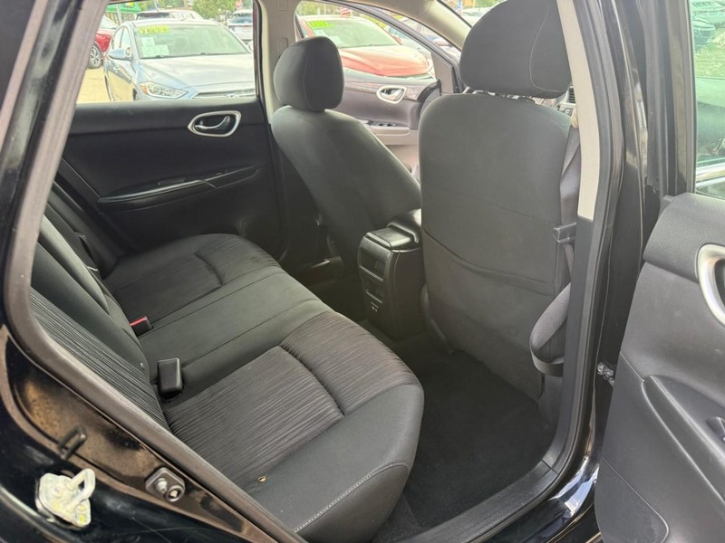 Nissan Sentra Vehicle Image 15