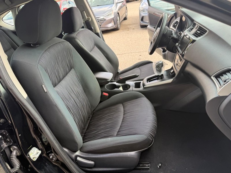 Nissan Sentra Vehicle Image 16