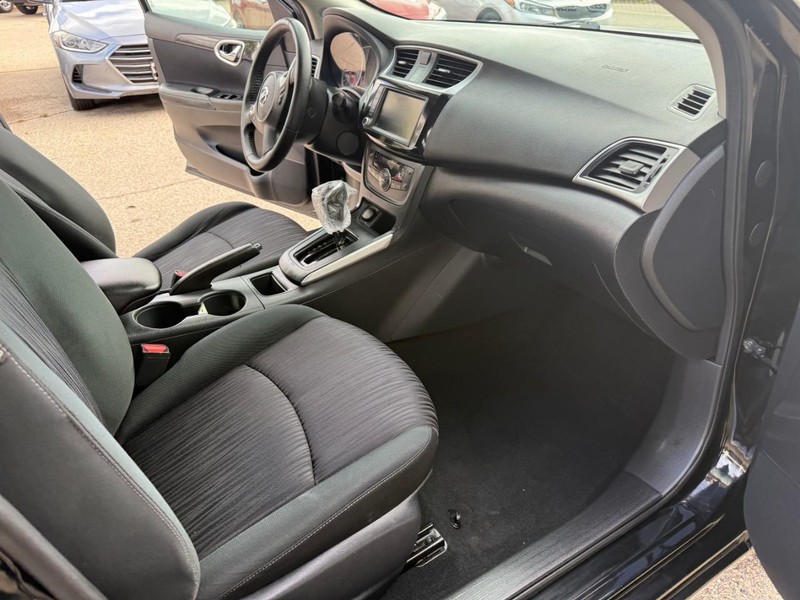 Nissan Sentra Vehicle Image 17