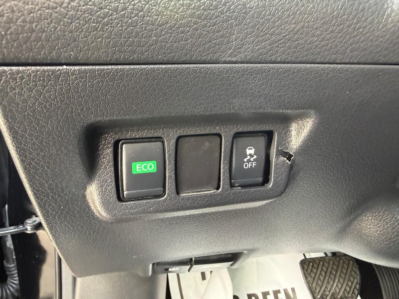 Nissan Sentra Vehicle Image 19