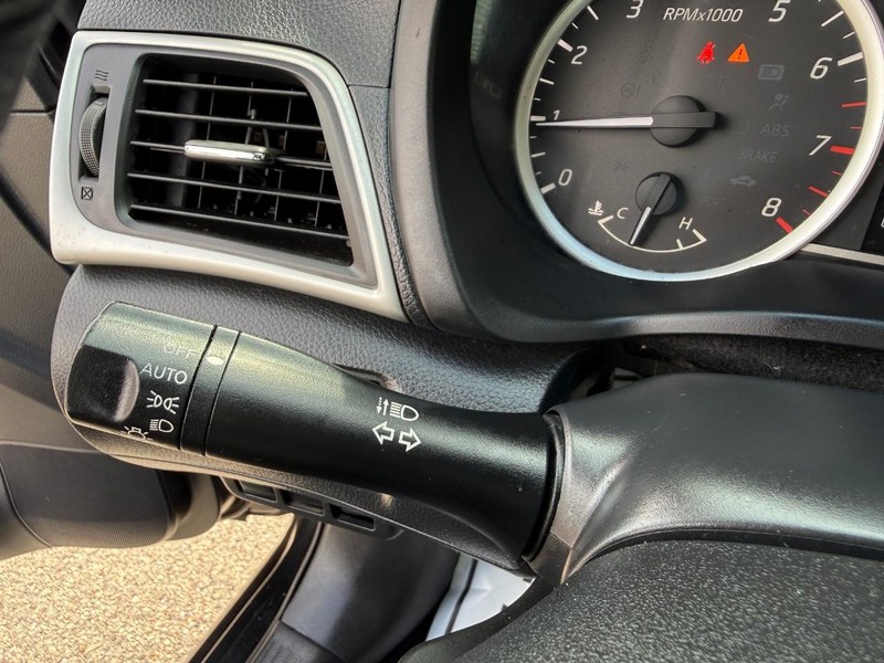 Nissan Sentra Vehicle Image 22