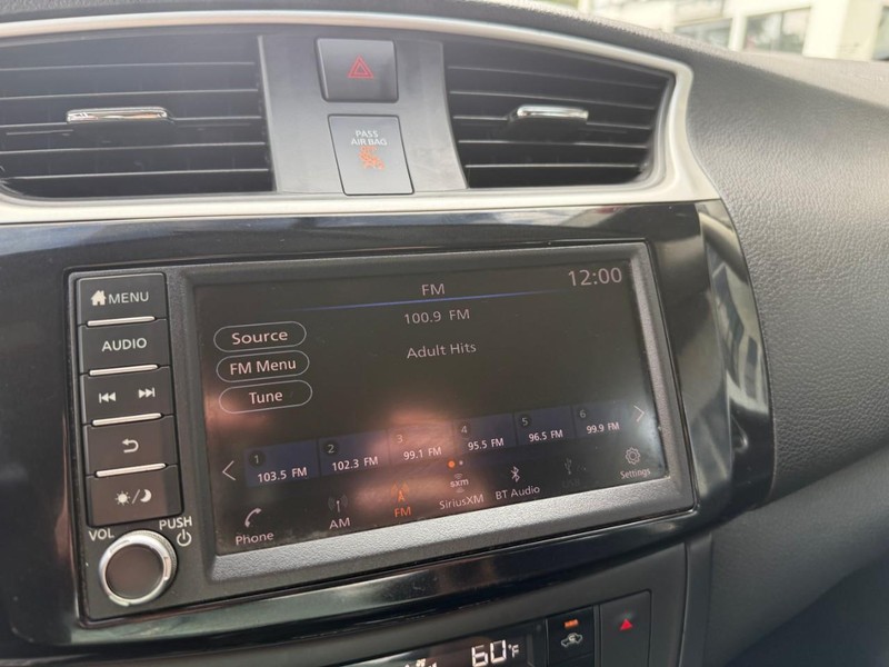 Nissan Sentra Vehicle Image 25