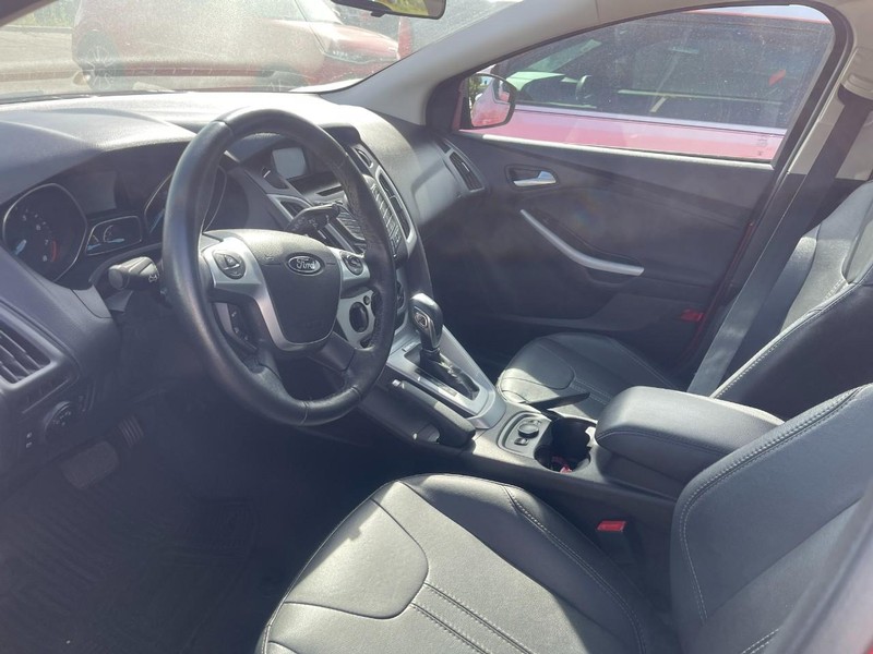 Ford Focus Vehicle Image 02