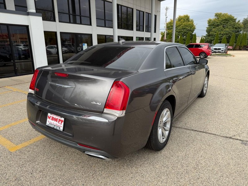 Chrysler 300 Vehicle Image 05