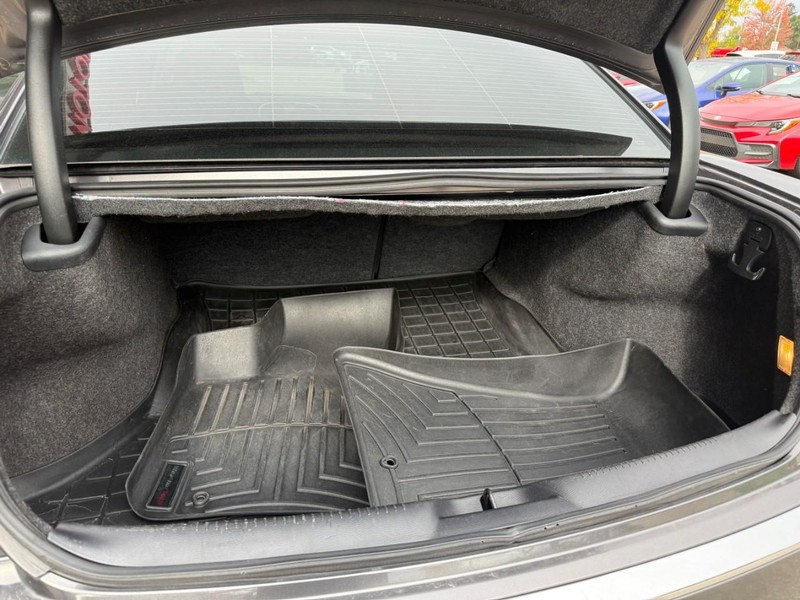 Chrysler 300 Vehicle Image 13