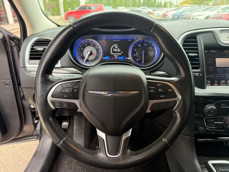 Chrysler 300 Vehicle Image 19