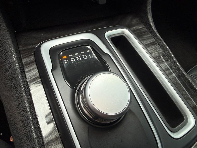 Chrysler 300 Vehicle Image 28