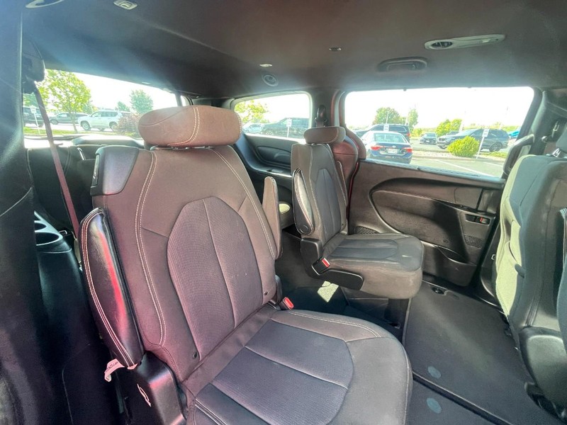 2021 Chrysler Pacifica Touring photo 11
