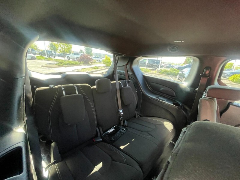 2021 Chrysler Pacifica Touring photo 12