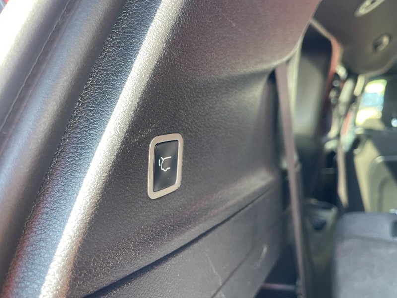 2021 Chrysler Pacifica Touring photo 15