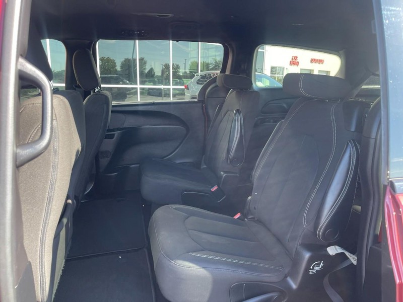 2021 Chrysler Pacifica Touring photo 16