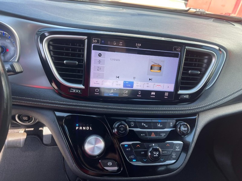 2021 Chrysler Pacifica Touring photo 21