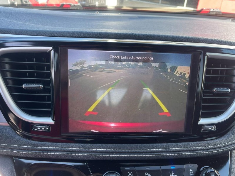 2021 Chrysler Pacifica Touring photo 22