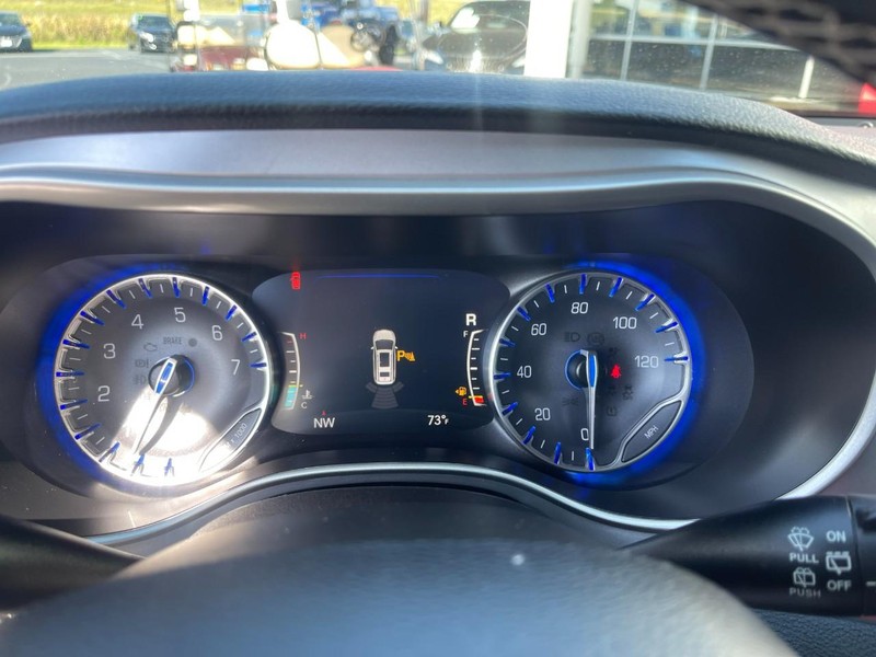 2021 Chrysler Pacifica Touring photo 27