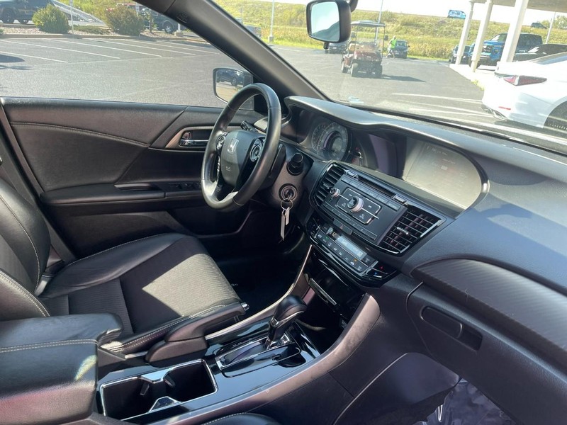 Honda Accord Sedan Vehicle Image 09